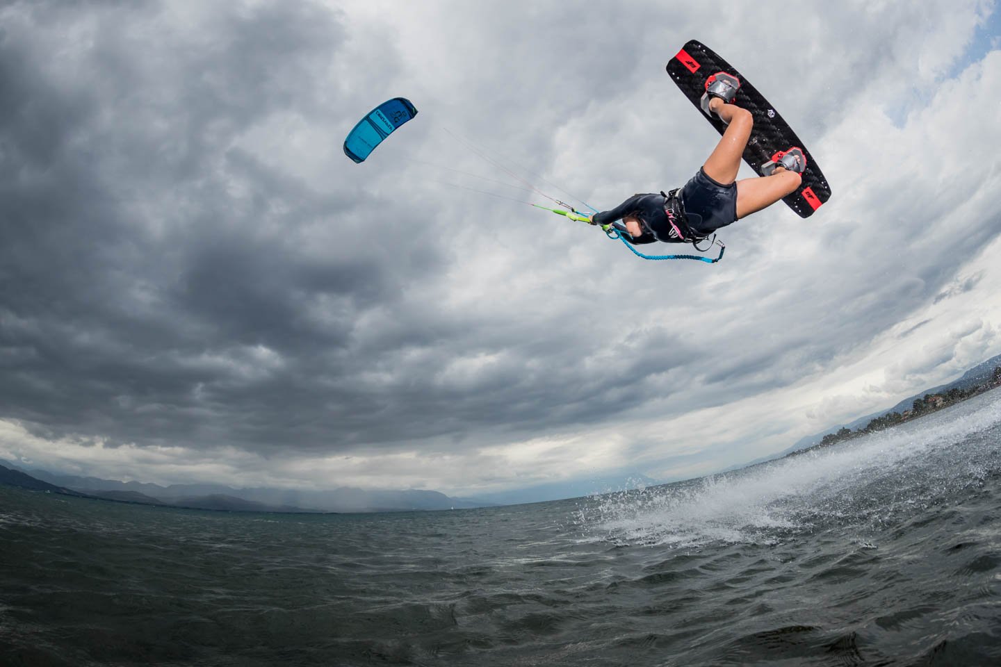 CrazyFly Elite II 2020 Kiteboard 7 Kiteloop mit dem Elite II Kiteboard von CrazyFly