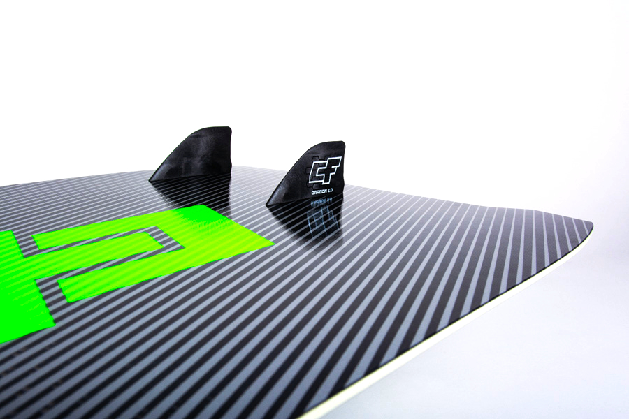 Leichtwind Kiteboard CrazyFly Slicer 2020 3 CrazyFly Slicer 2020 asymmetrische Finnenposition