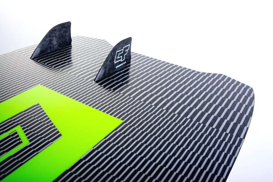 Leichtwind Kiteboard CrazyFly Slicer 2021 3 CrazyFly Slicer 2020 asymmetrische Finnenposition